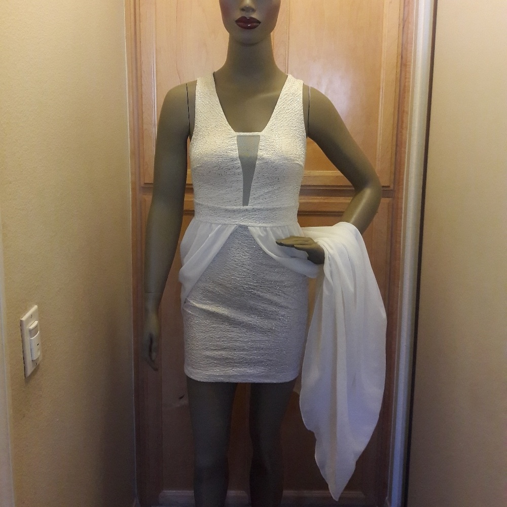 Dress - Picture 4 of 8